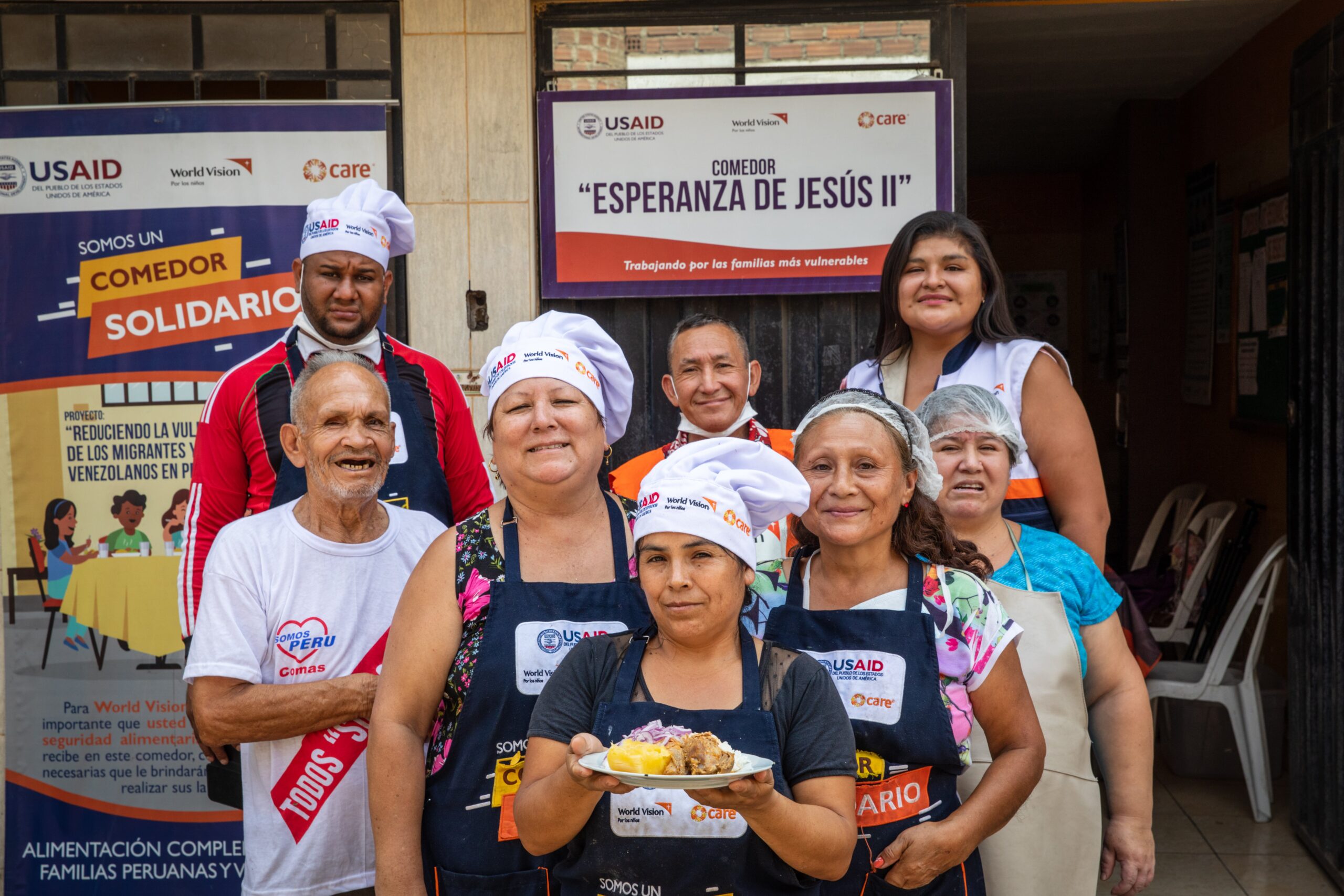 Peruvians and Venezuelans form friendships through Lima feeding centers