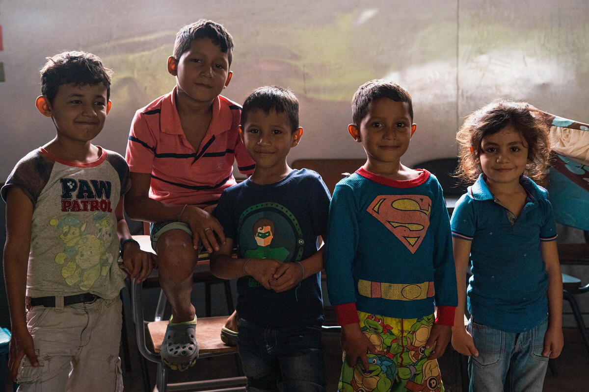 Millares de niños y niñas pasarán la Navidad en albergues