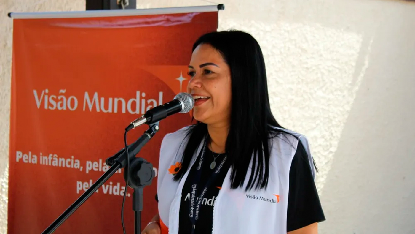 Tras 21 años en las aulas, una migrante venezolana se dedica a la asistencia humanitaria y educa a la niñez migrante