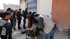 Personas en Siria reciben ayuda humanitaria de World Vision.