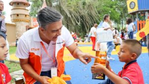 Niño disfrutando del patrocinio