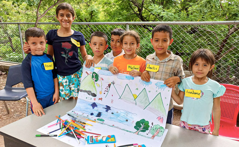 Niñas y niños participan en grupo focal sobre el impacto del cambio climático en el Corredor Seco.