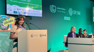 Taissa, niña indígena de Brasil, en la COP28.