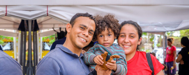 Familia migrante beneficiada por el proyecto Esperanza Sin Fronteras de World Vision.