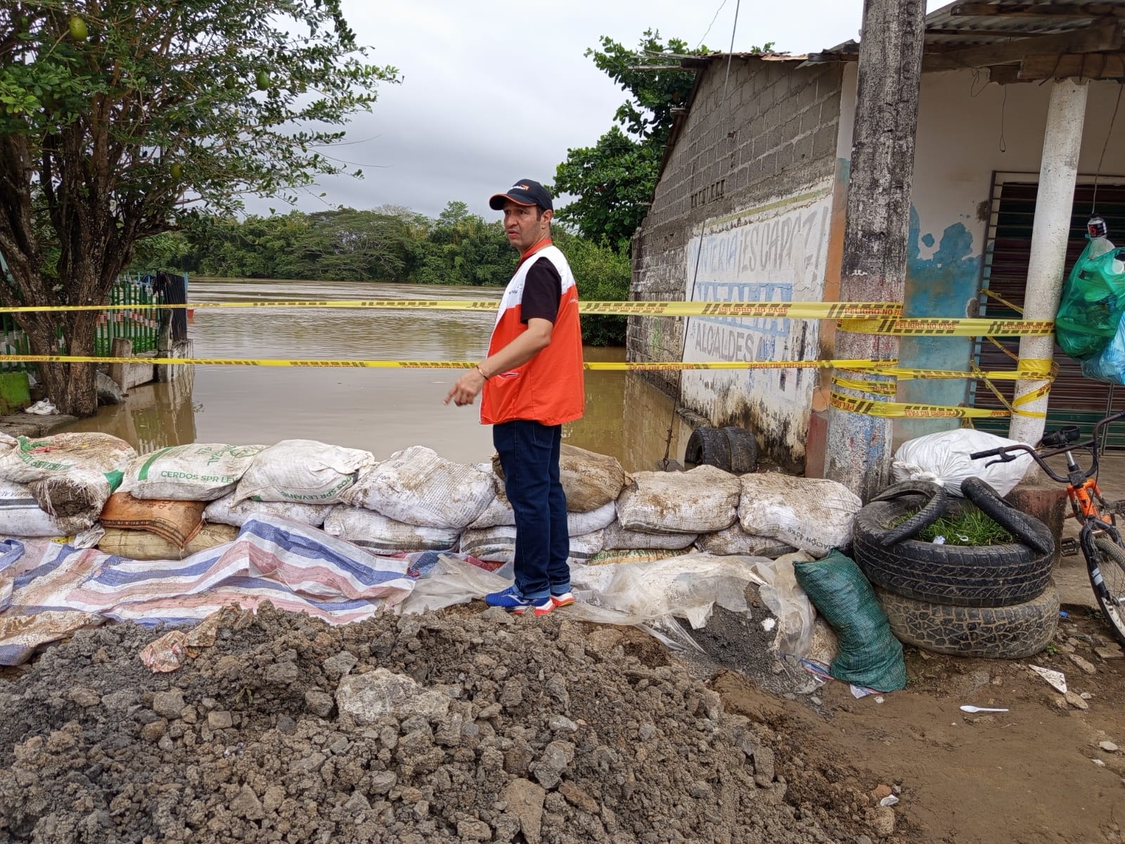 Emergencia por lluvias en Colombia deja miles de hogares bajo el agua y a la niñez con clases suspendidas