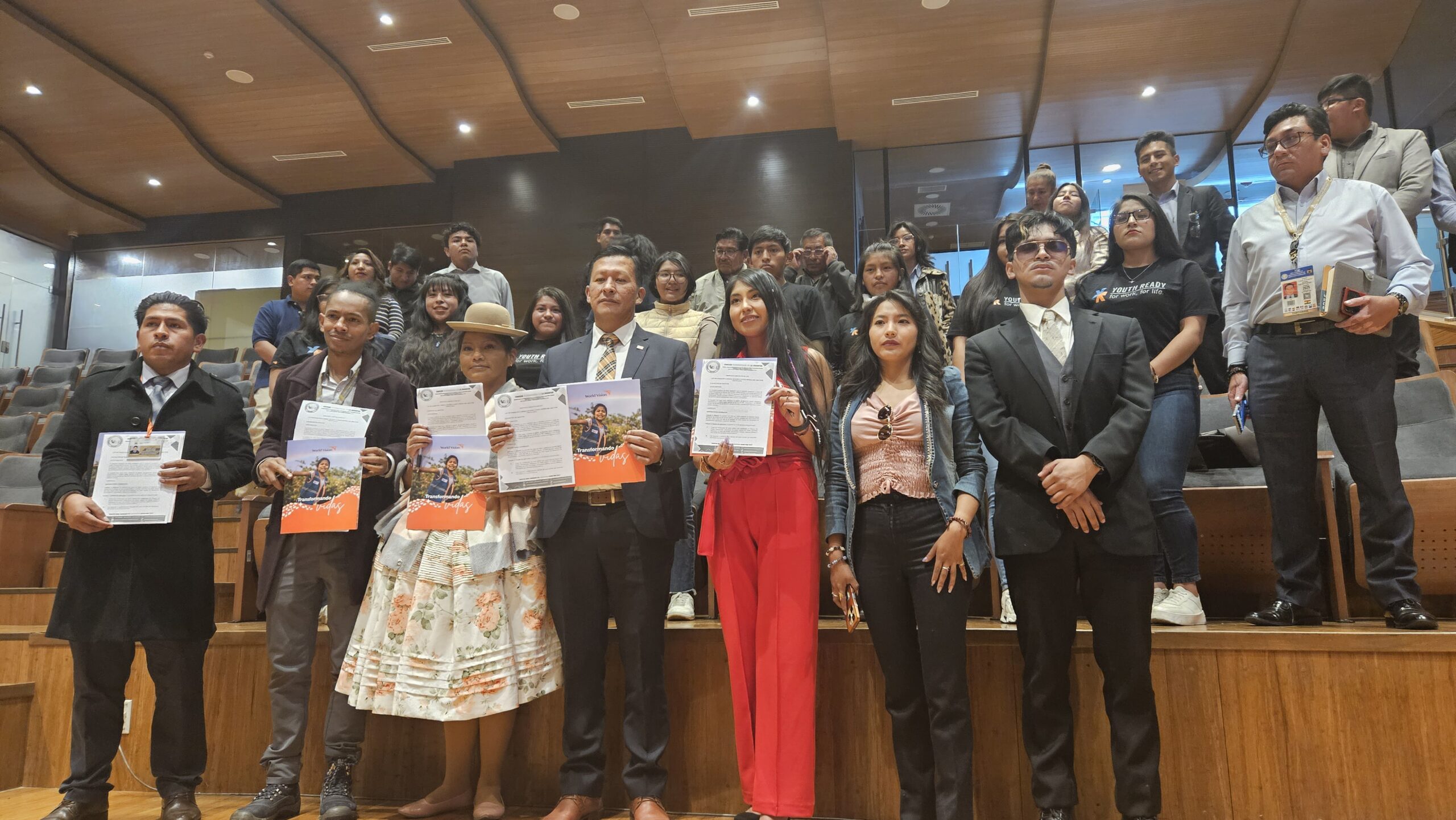 Juventud boliviana impulsa proyecto de ley para garantizar el derecho al primer empleo
