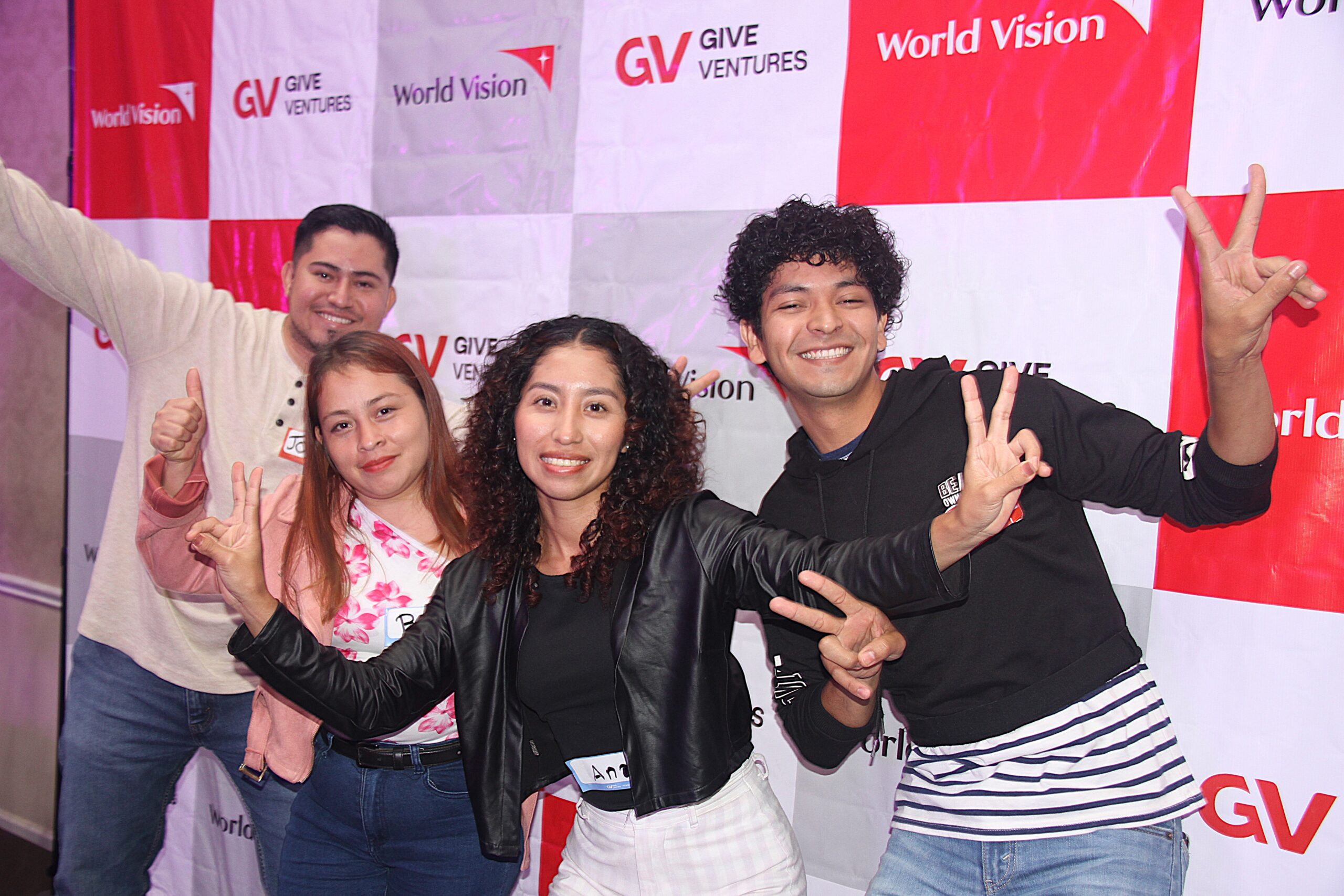 Jóvenes salvadoreños fortalecen su liderazgo empresarial