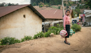 De la escasez a la esperanza: Cómo el agua segura transformó la vida de Dariani en Guatemala